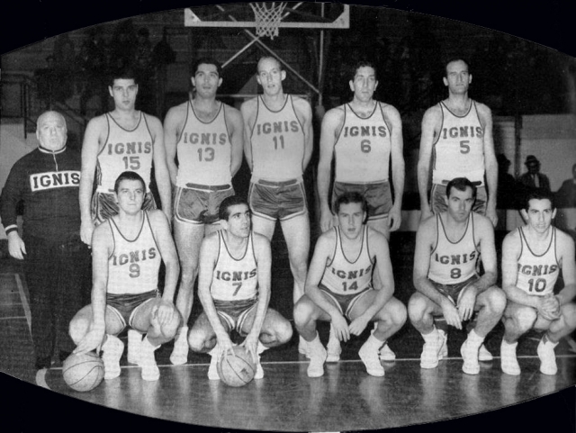 Formazione dell'Ignis Varese scattata a Roma nel 1966 in occasione dello spareggio scudetto contro il Simmenthal